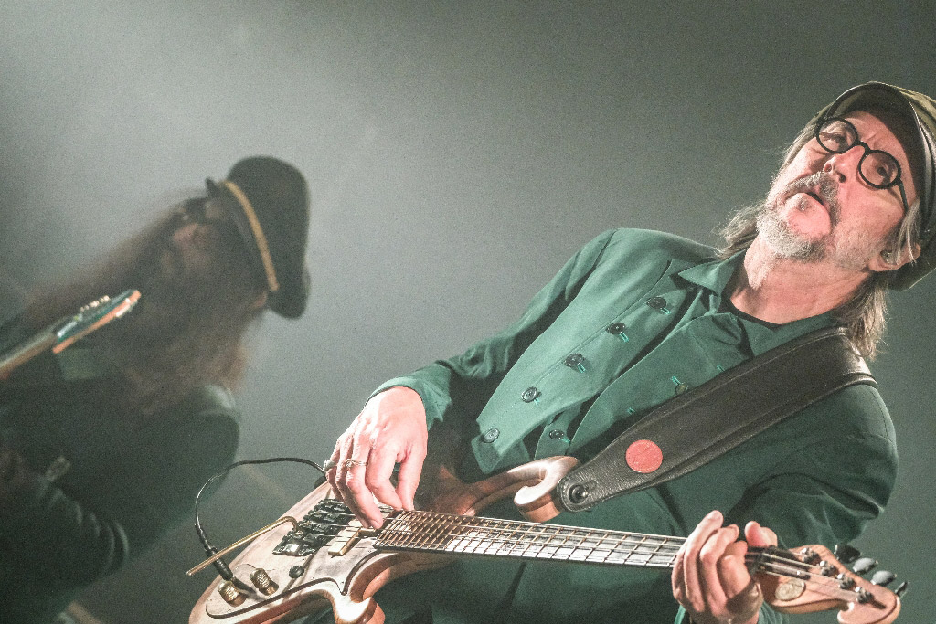 Les Claypool's Frog Brigade covered Pink Floyd, The English Beat