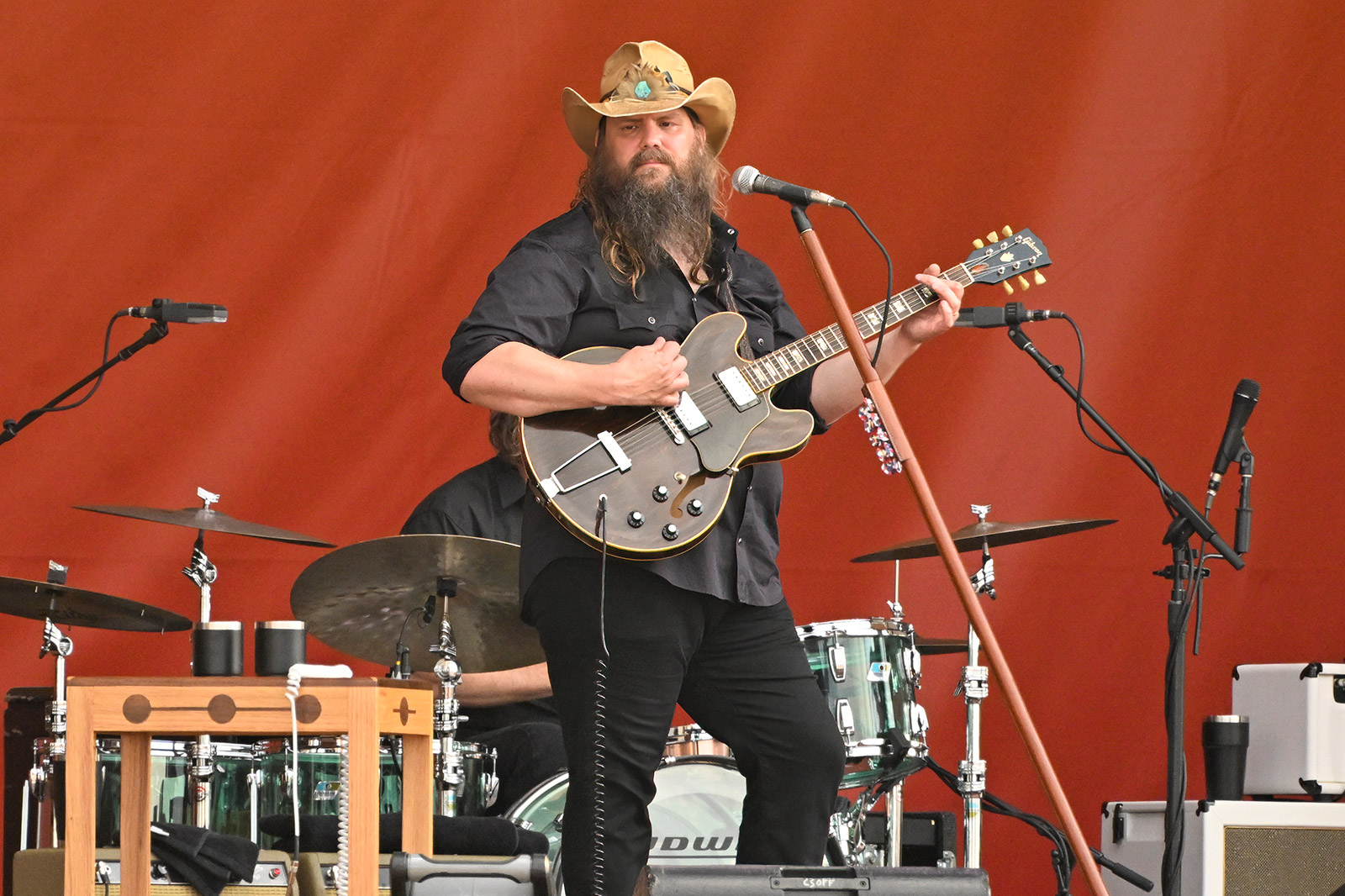 Chris Stapleton announces 2026 “All-American Road Show” tour w/ Molly Tuttle, Maggie Rose & more