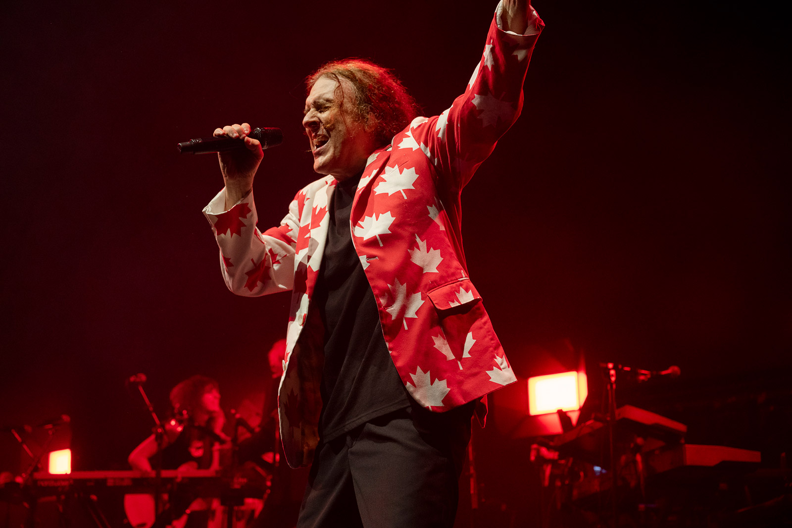 Weird Al Yankovic Covers Sia's "Chandelier" at Bonnaroo 2026 Superjam