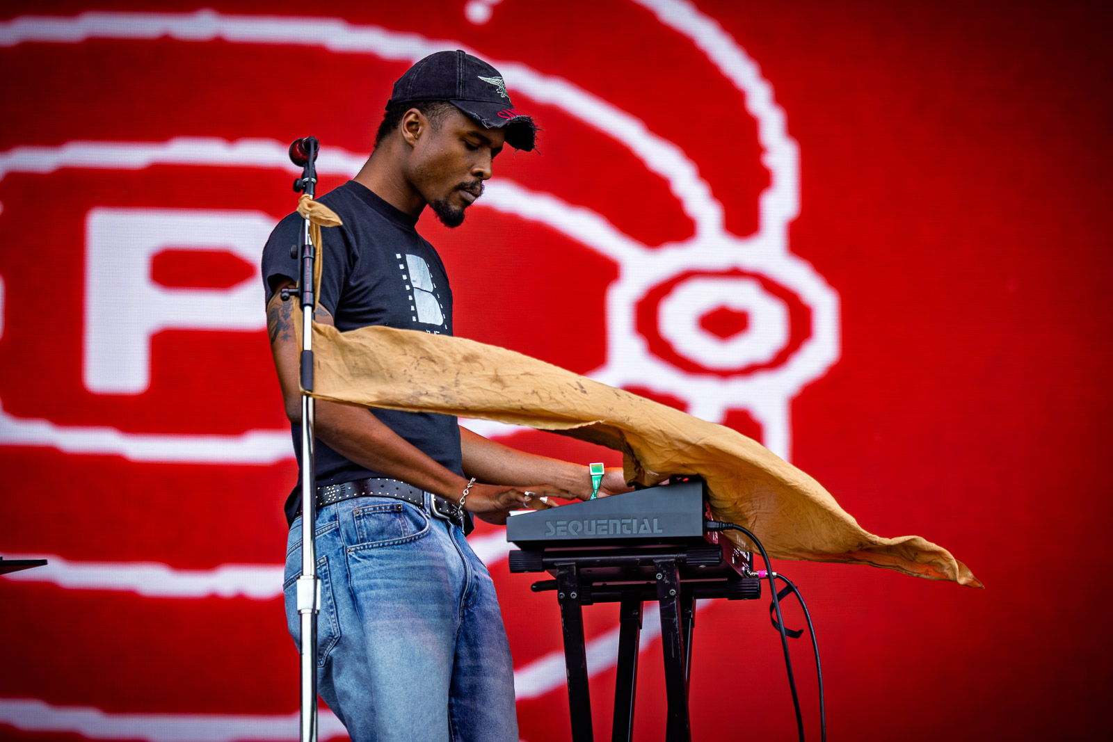 2025 Day 1 Pics Luke Combs Magdalena Bay Fcukers 2025 Thu 004 