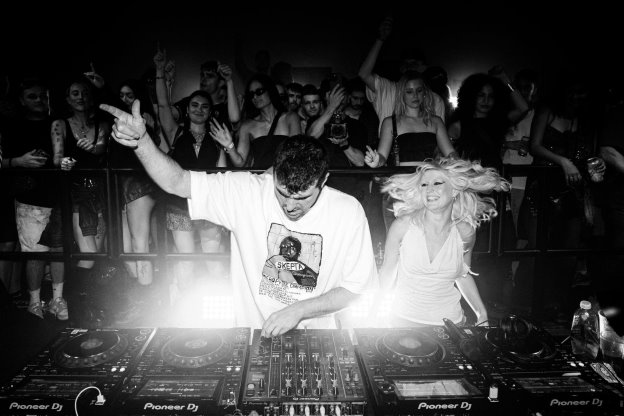 Fred again.. announces 'USB002' & live show series, shares Amyl