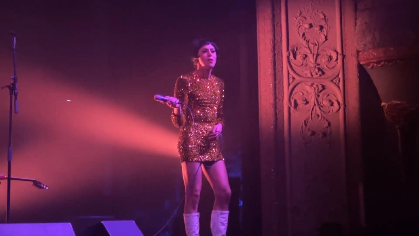 Cindy Lee began 2025 tour in Chicago (video, setlist)