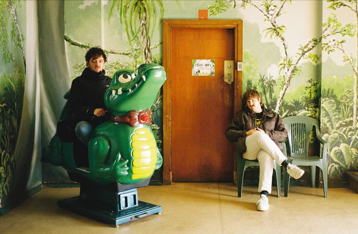 UK duo Getdown Services announce 2026 US tour, share new single “Don’t Cheese Me Off”