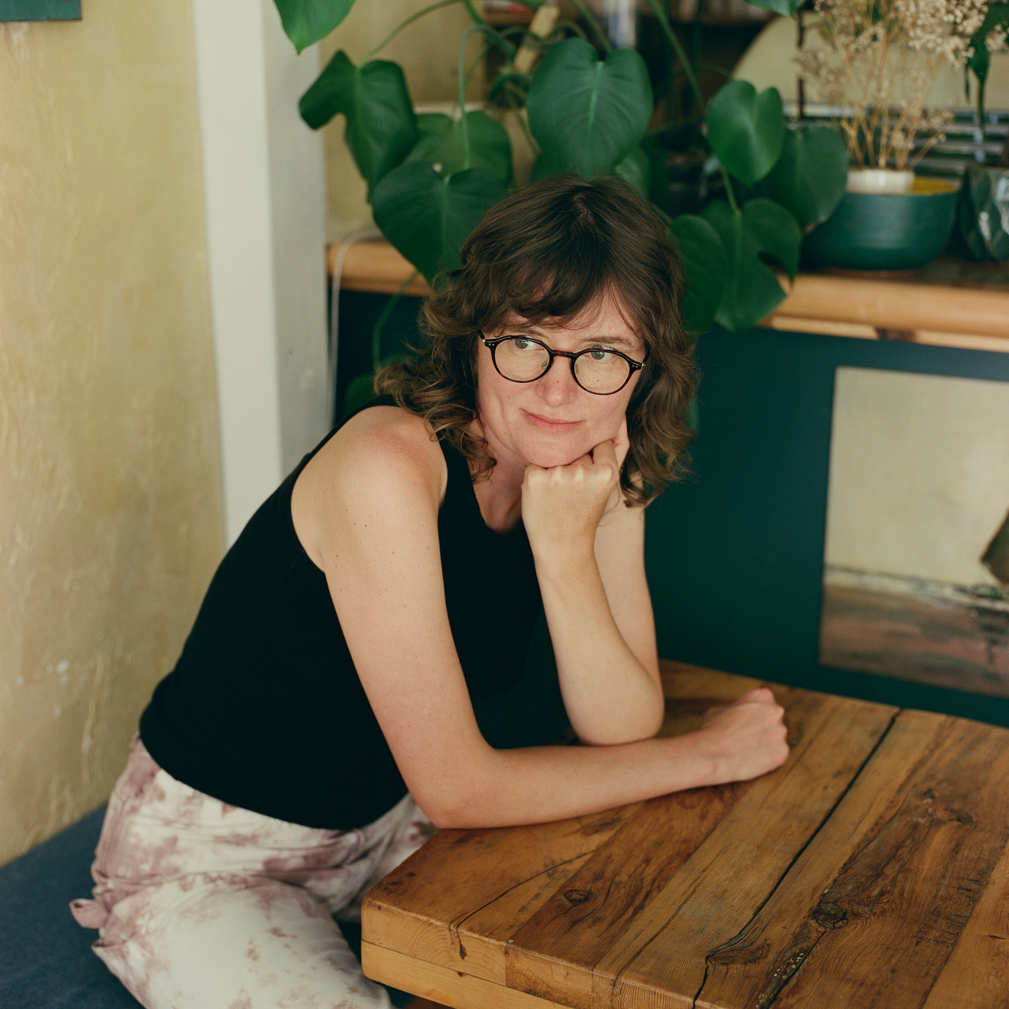 Charlotte Cornfield announces new album ft Feist, Buck Meek, more ++ spring tour dates: listen to “Hurts Like Hell”