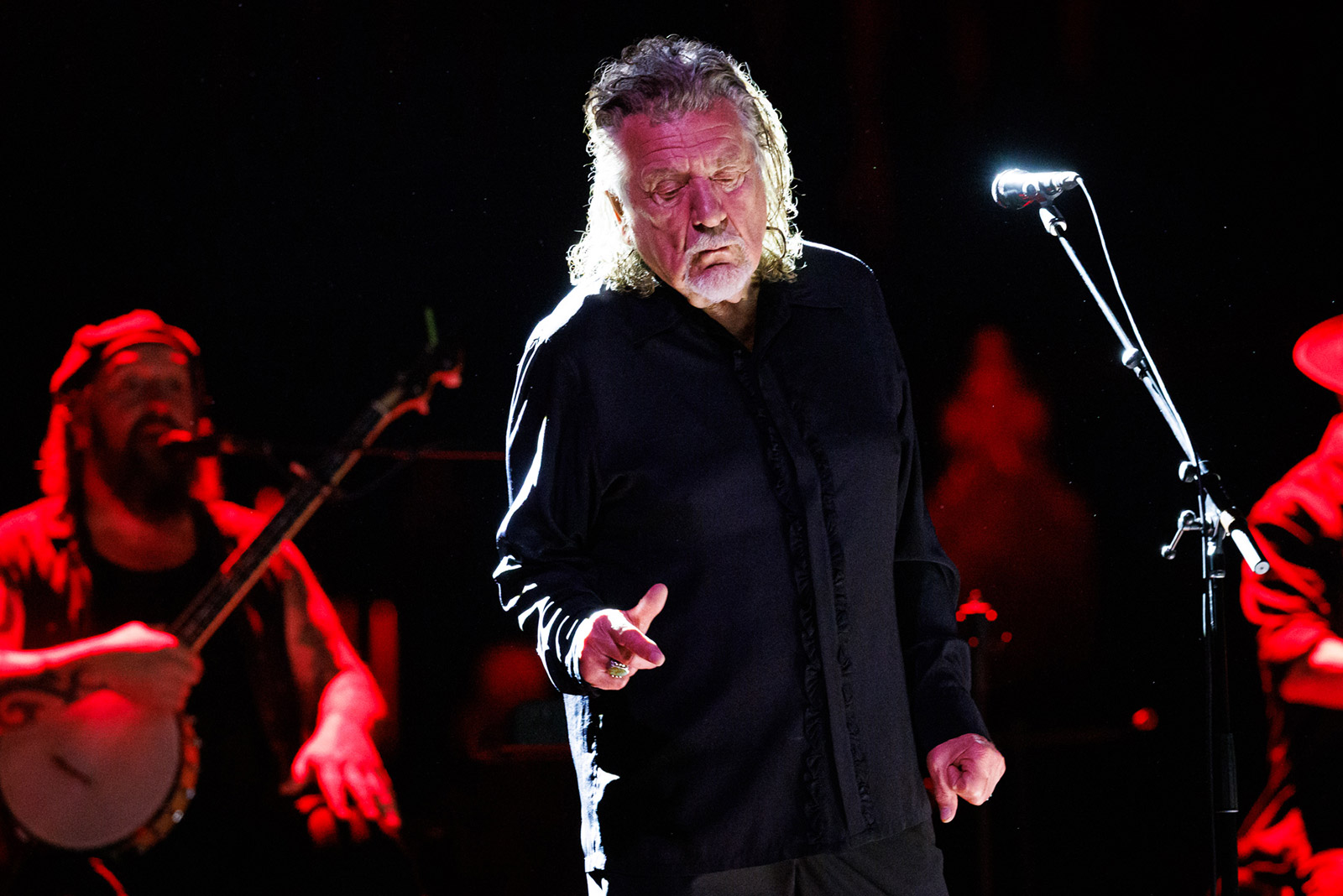 Robert Plant wrapped up US tour w/ Saving Grace & Suzi Dian at Cathedral of St. John the Divine (pics, video, setlist)