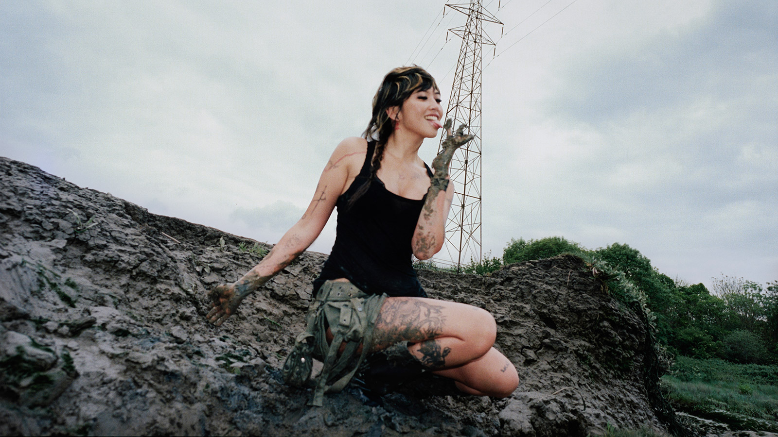 beabadoobee reveals new LP “Pylon” with Hayley Williams, Brendan Yates, Chino Moreno, and arena tour