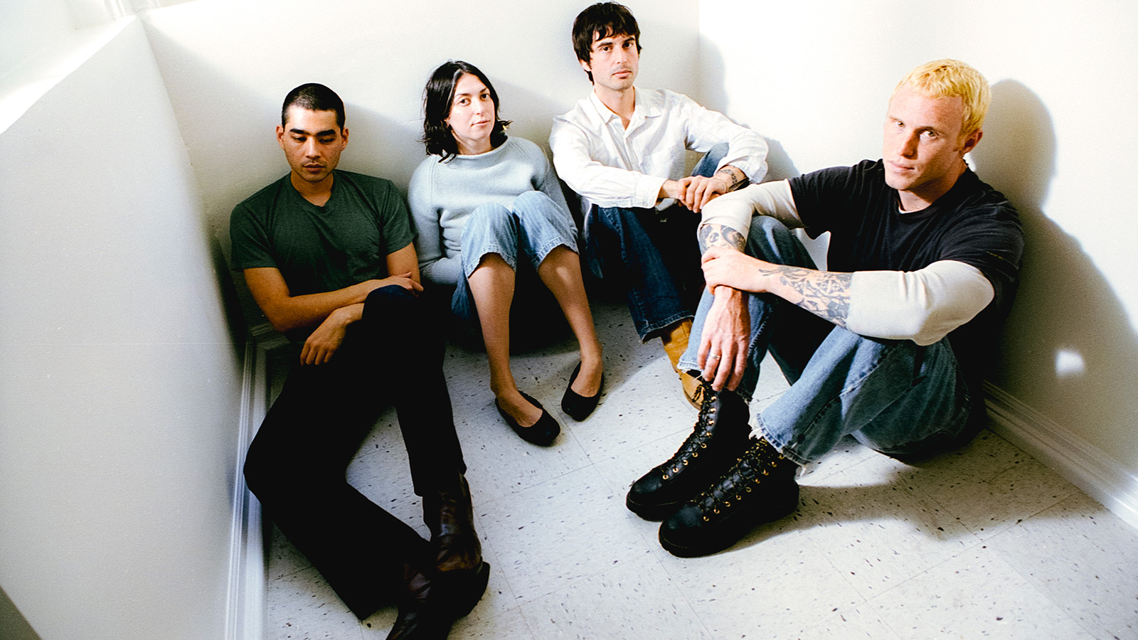 Jawdropped announce debut LP & shows, share “Split Lip”