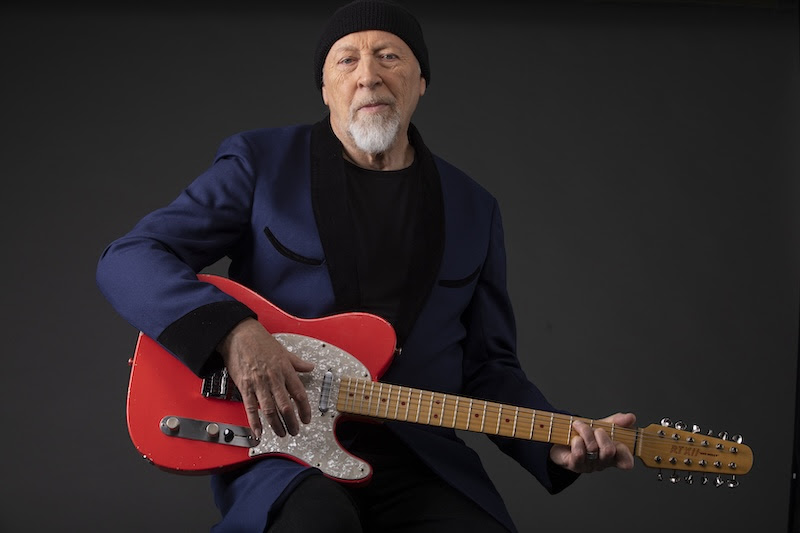 Richard Thompson announces new album, shares “Cocaine Walking, Booze Talking”